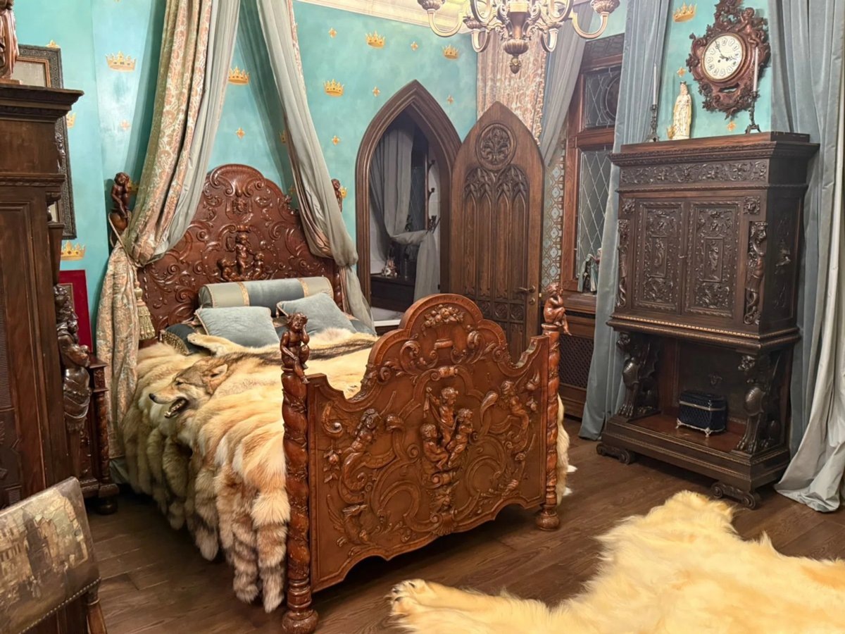  Спальня Никаса Сафронова