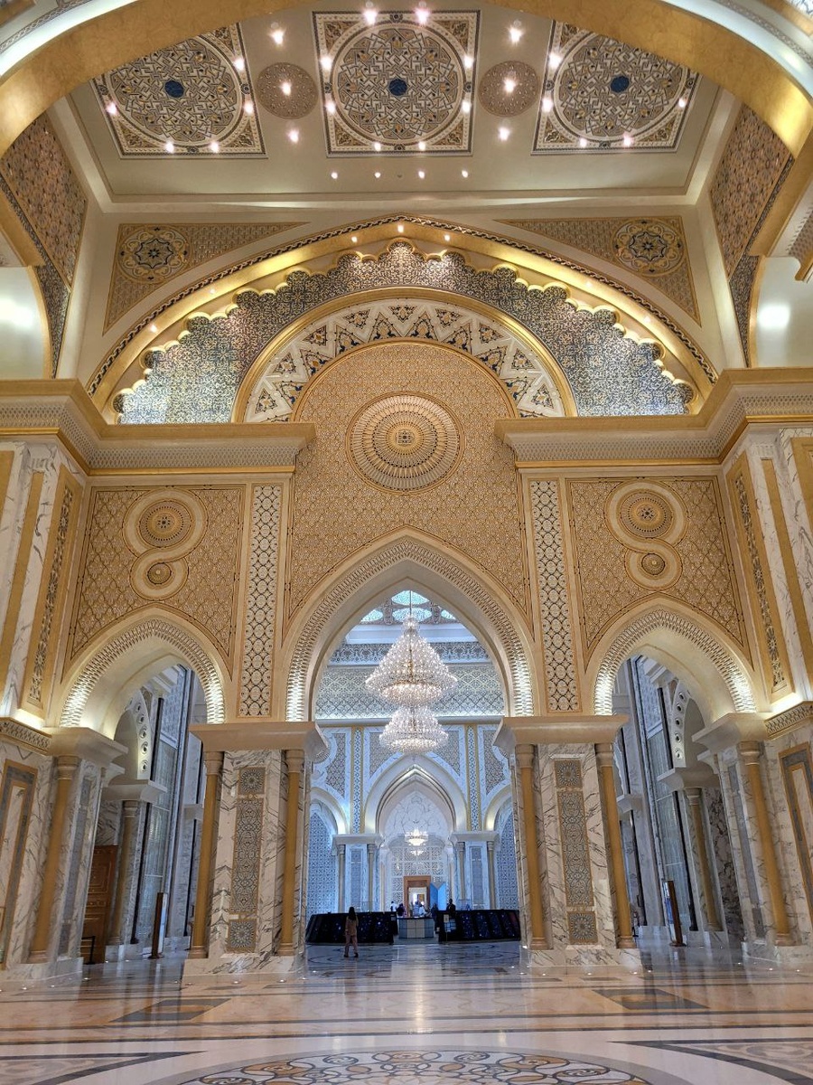 Внутреннее убранство Президентского дворца шейха: роскошь и золото в каждой детали