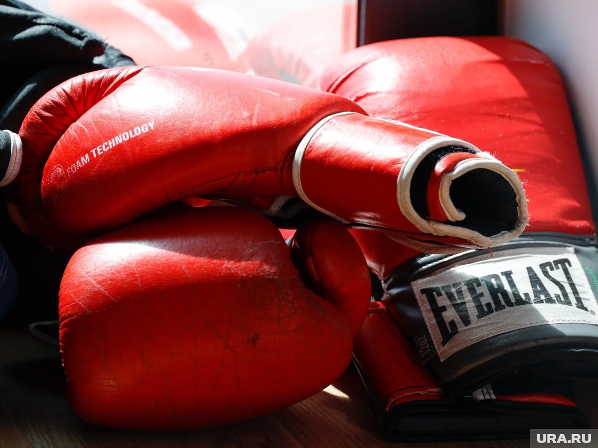     Ахметов обвинил жену в измене на пороге дома, когда девушка вернулась от подруги