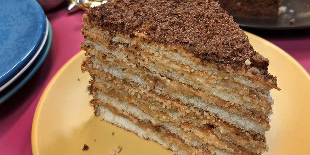 Меньше часа на готовку, минимум ингредиентов, а вкус превосходит все ожидания. На Новый год торт не покупаю, готовлю исключительно сама