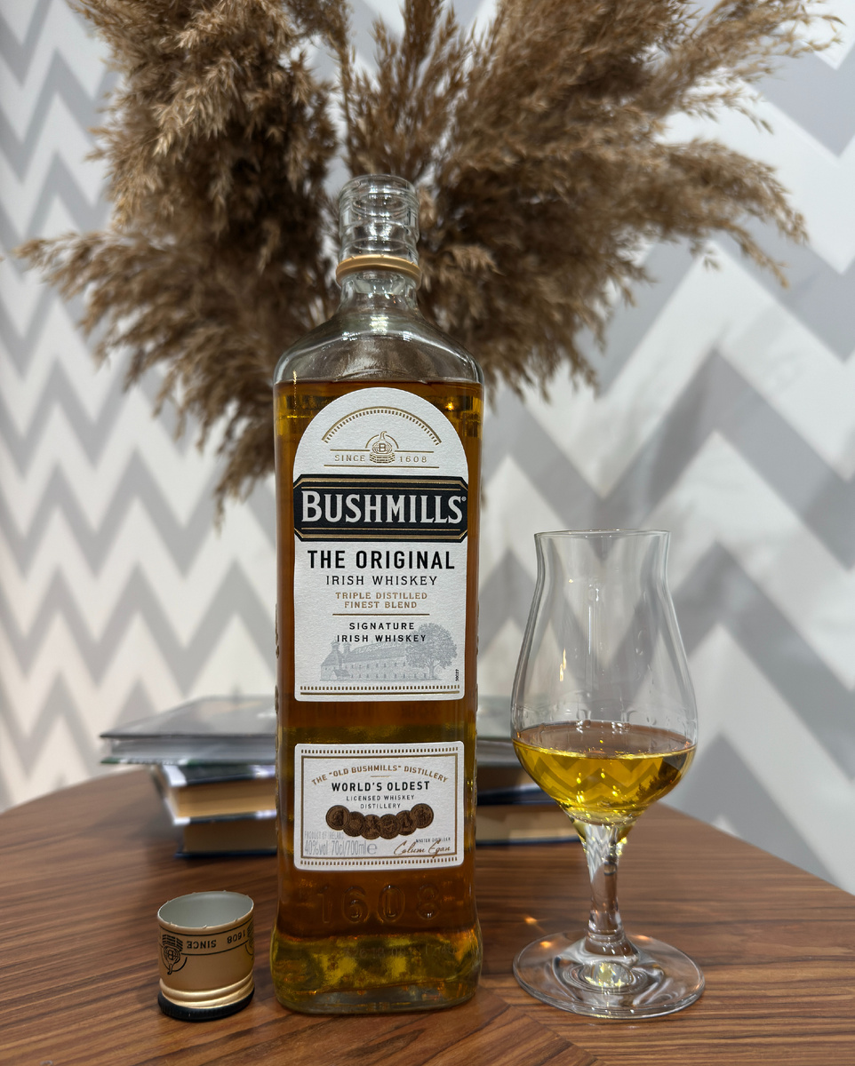 Форма бутылки прекрасно узнаваема и на ней красуется дата 1608