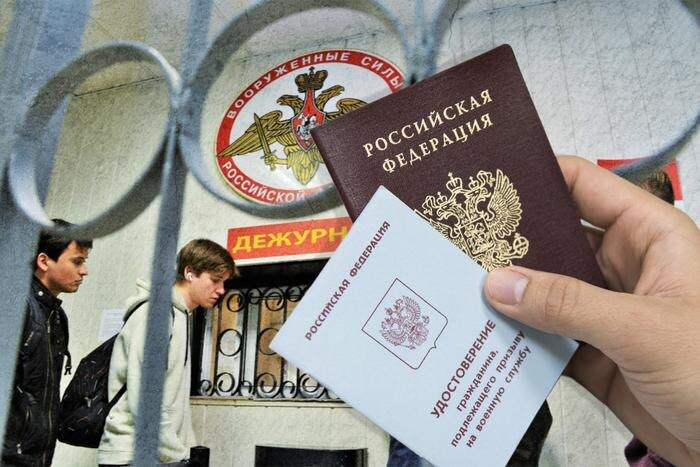 Штраф за несообщение в военкомат о переезде — кому грозит. Коллаж © Life.ru. Обложка © ТАСС / Донат Сорокин, © РИА Новости / Александр Мельников