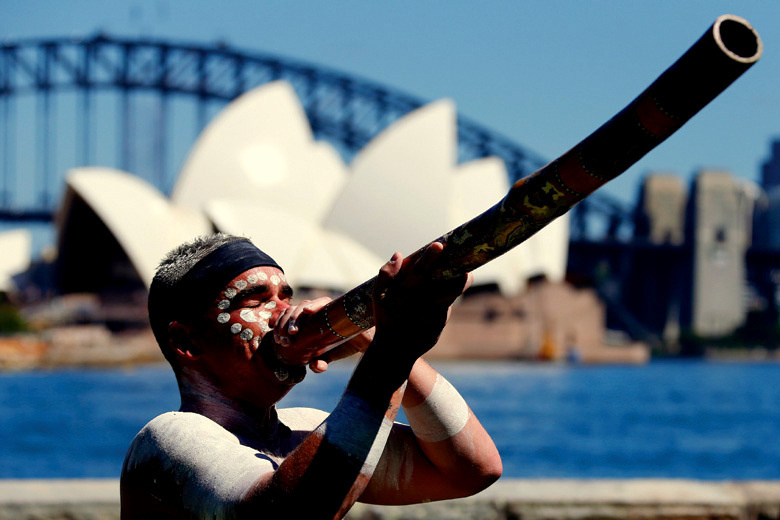 Из открытых источников. Австралийский абориген и диджериду.