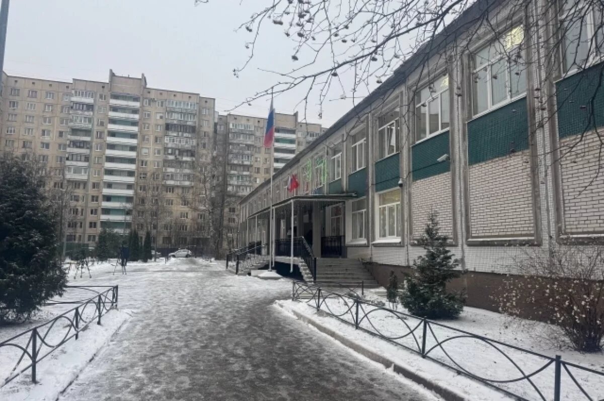    Петербургская школа №191, где утром 15 декабря ученик напал на учителя с ножом.