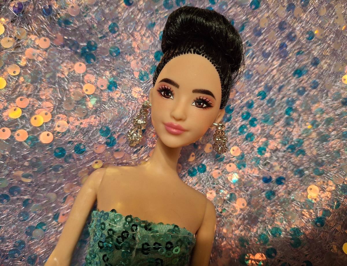 Барби с молдом Джия, Делюкс Стайл третья волна номер 11, скинтон, на кого можно пересадить, живые фото куклы Barbie 2025 