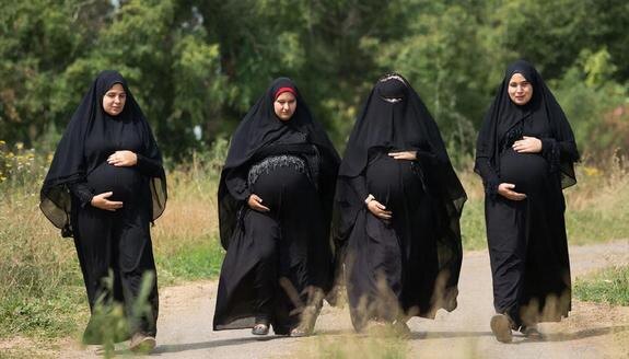    «Полный идиотизм»: член СПЧ Кирилл Кабанов потребовал прекратить выплаты мигрантам за роды в России