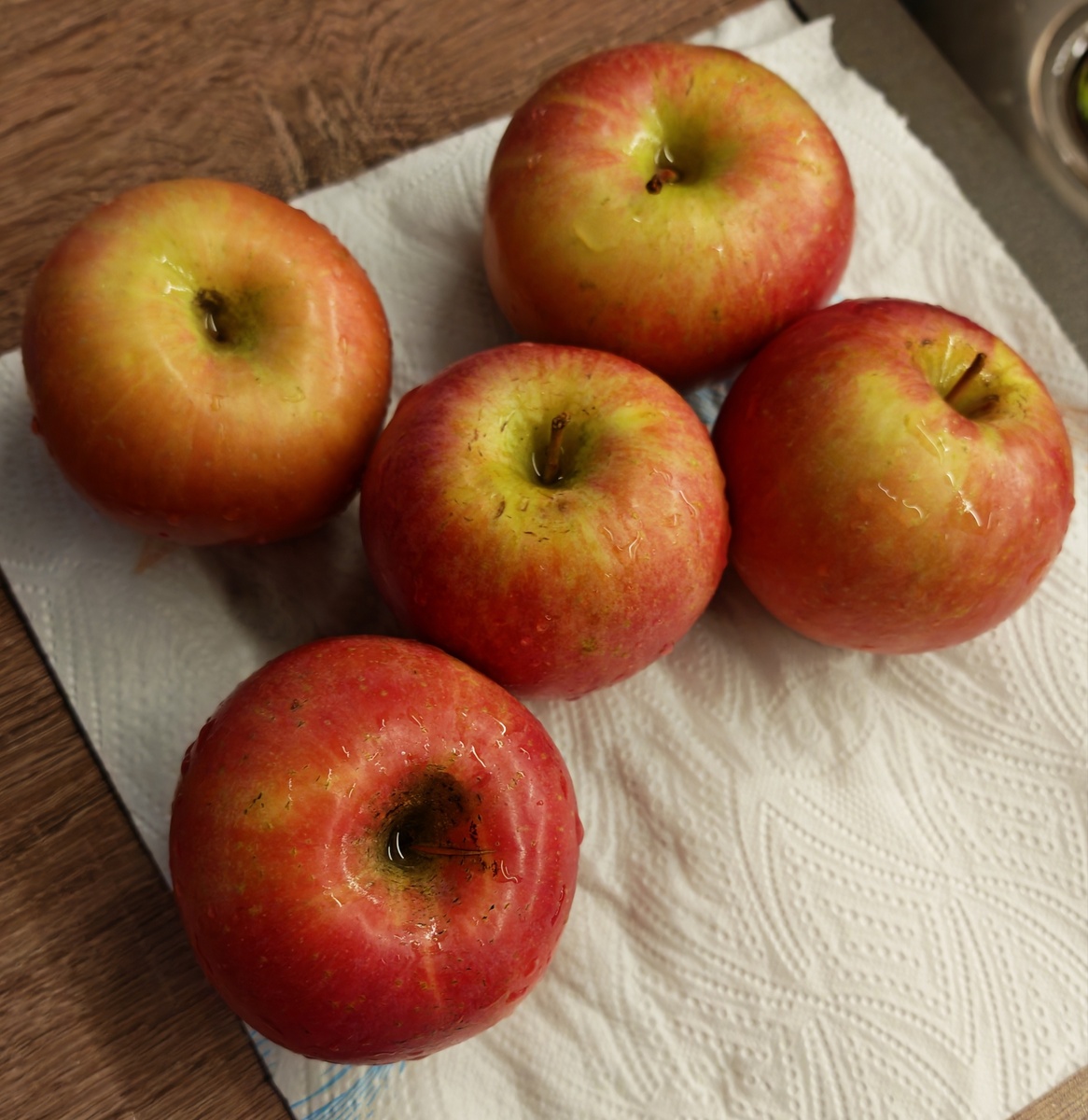 Фото автора. Яблоки сезонные из пятерочки, 99 руб. за кг