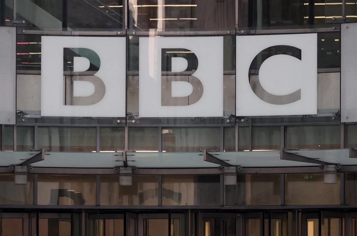    Дональд Трамп отправился в юридический поход против корпорации BBC, подав на неё в суд по двум пунктам обвинения.