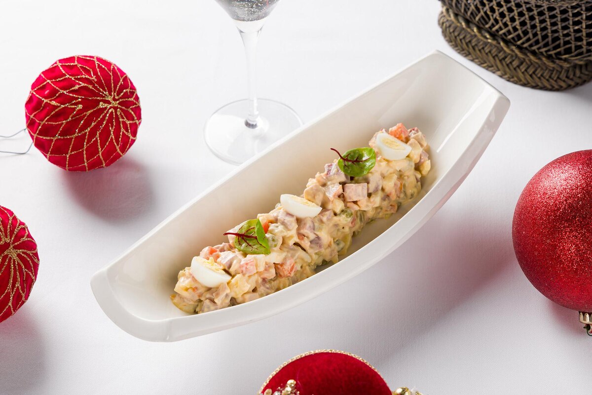 пресс-служба «Dr. Живаго»📷«Оливье» в гранд-кафе «Dr. Живаго»