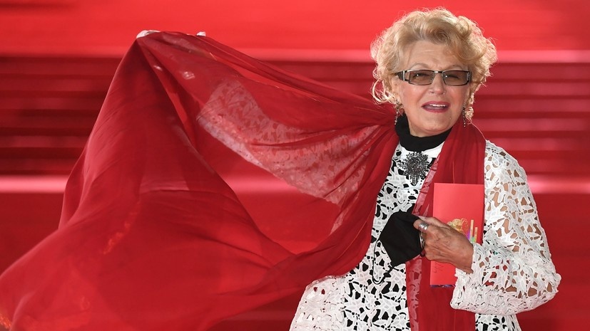     Светлана Дружинина родилась 16 декабря 1935 года в Москве в семье шофёра и воспитательницы РИА Новости Екатерина Чеснокова