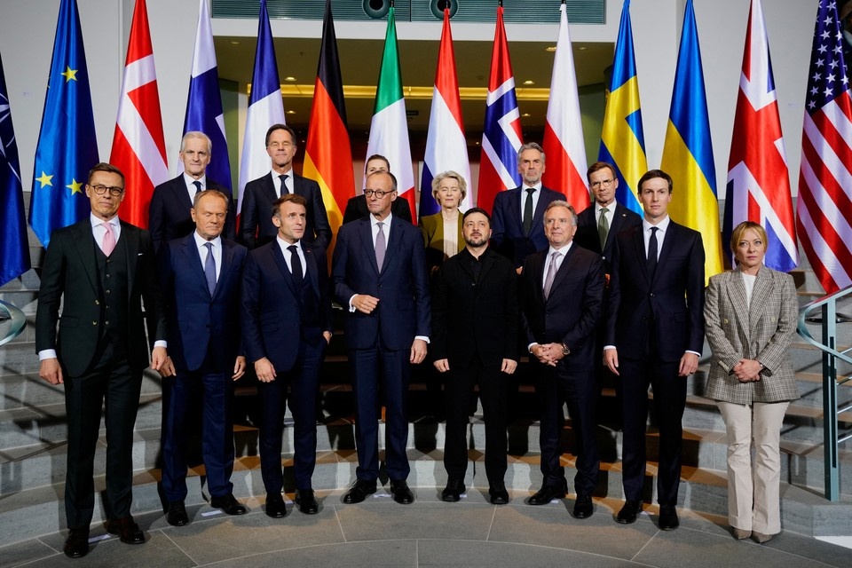    Коллективное фото с американцами – как общий поклон благодарному залу REUTERS