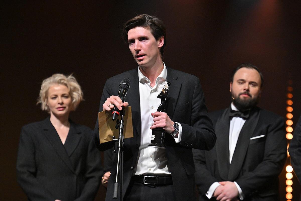 Дмитрий Дубинский📷Режиссер Анатолий Шульев, получивший награду в номинации «Лучший спектакль. Большая форма» (Спектакль «Солнце Ландау», театр им. Вахтангова)