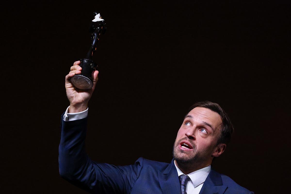 Артем Геодакян / ТАСС📷Актер Павел Попов, получивший награду в номинации «Лучшая мужская роль» (Роль Льва Ландау в спектакле «Солнце Ландау», театр им. Вахтангова)