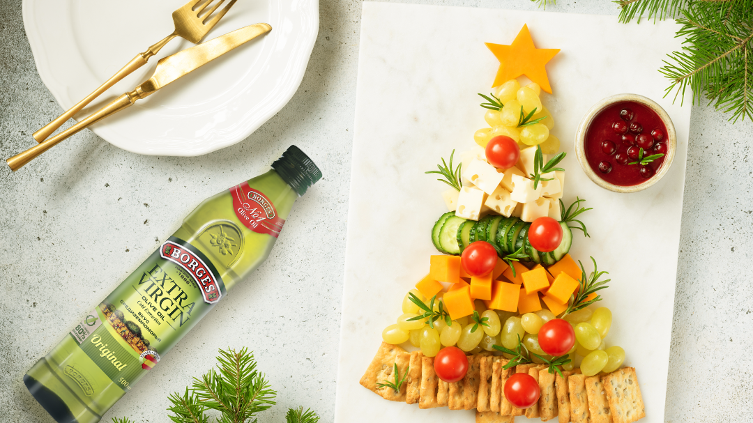 Не забудьте про соус: идеально подойдет брусничный, а также это может быть мед или оливковое масло Borges Extra Virgin