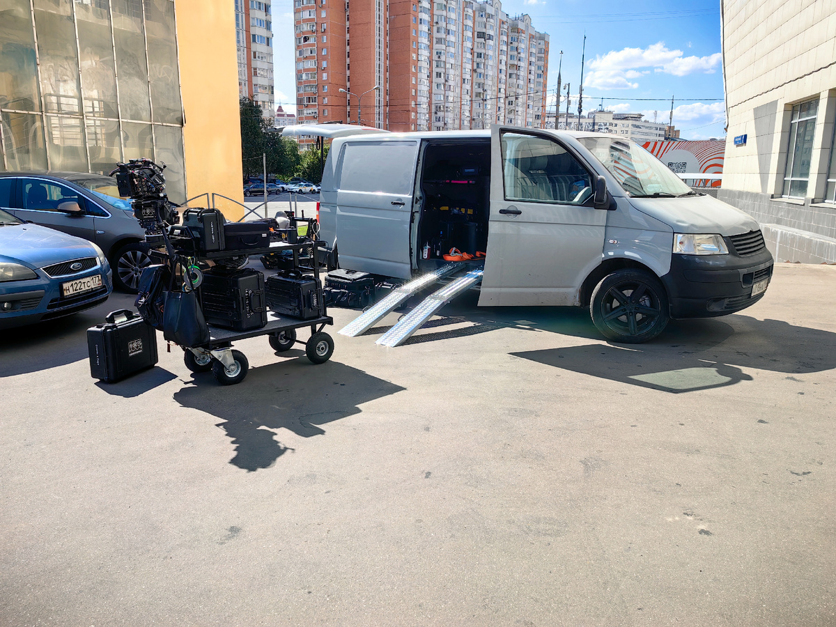 Достаточно громозское и объемное оборудование для съемок.