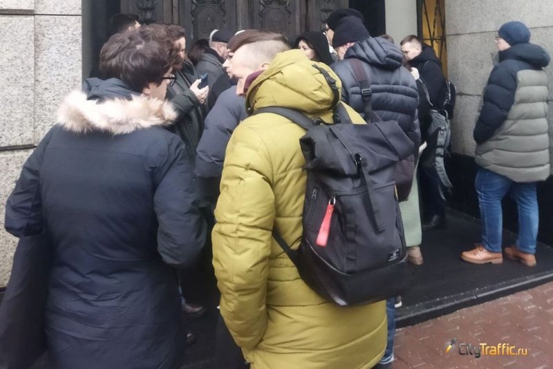     У здания Верховного суда. Фото: citytraffic.ru.