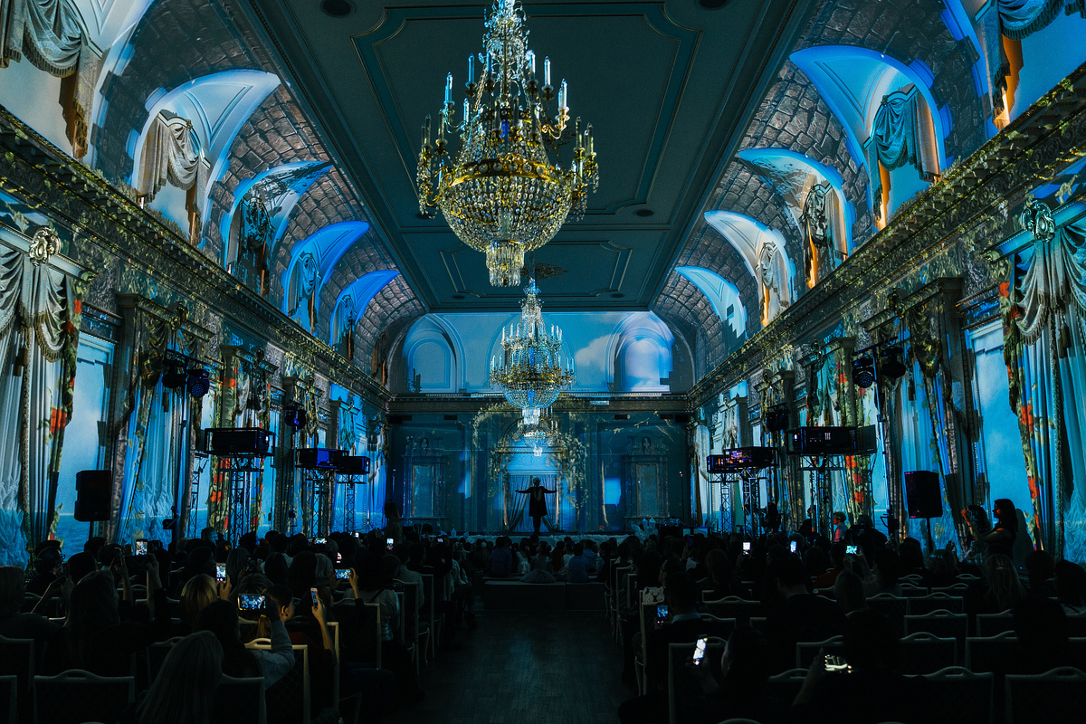 Елка в Константиновском дворце. Фото: elka-konstantinpalace.ru