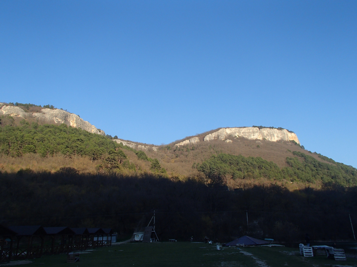 Обрывы Чардаклыка над балкой Джан-Дере