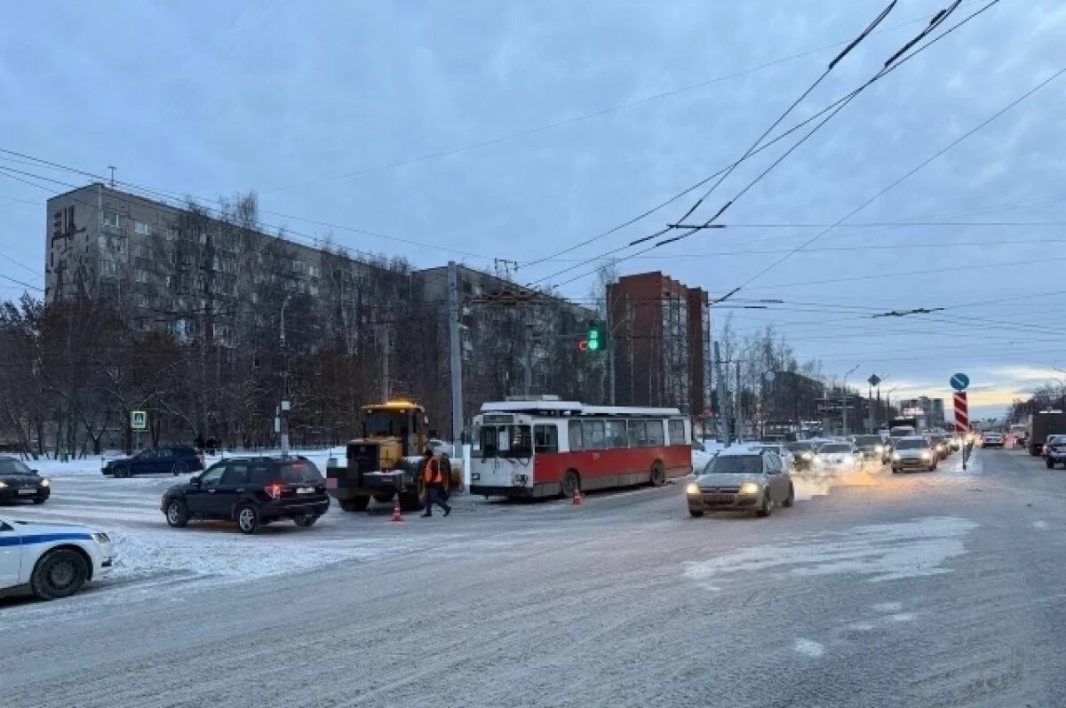    Стали известны подробности ДТП с троллейбусом и погрузчиком в Ижевске