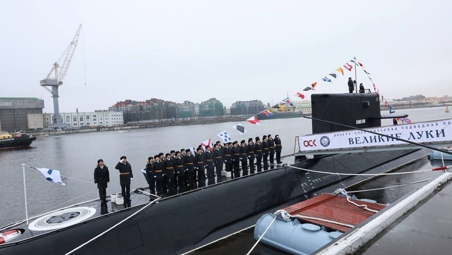    Поднятие Андреевского флага на подлодке "Великие Луки" в Петербурге Автор фото: t.me/polyakov_kv