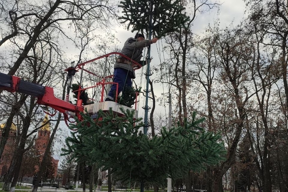    Мариуполь продолжают преображать к Новому году. Фото: Администрация Мариуполя