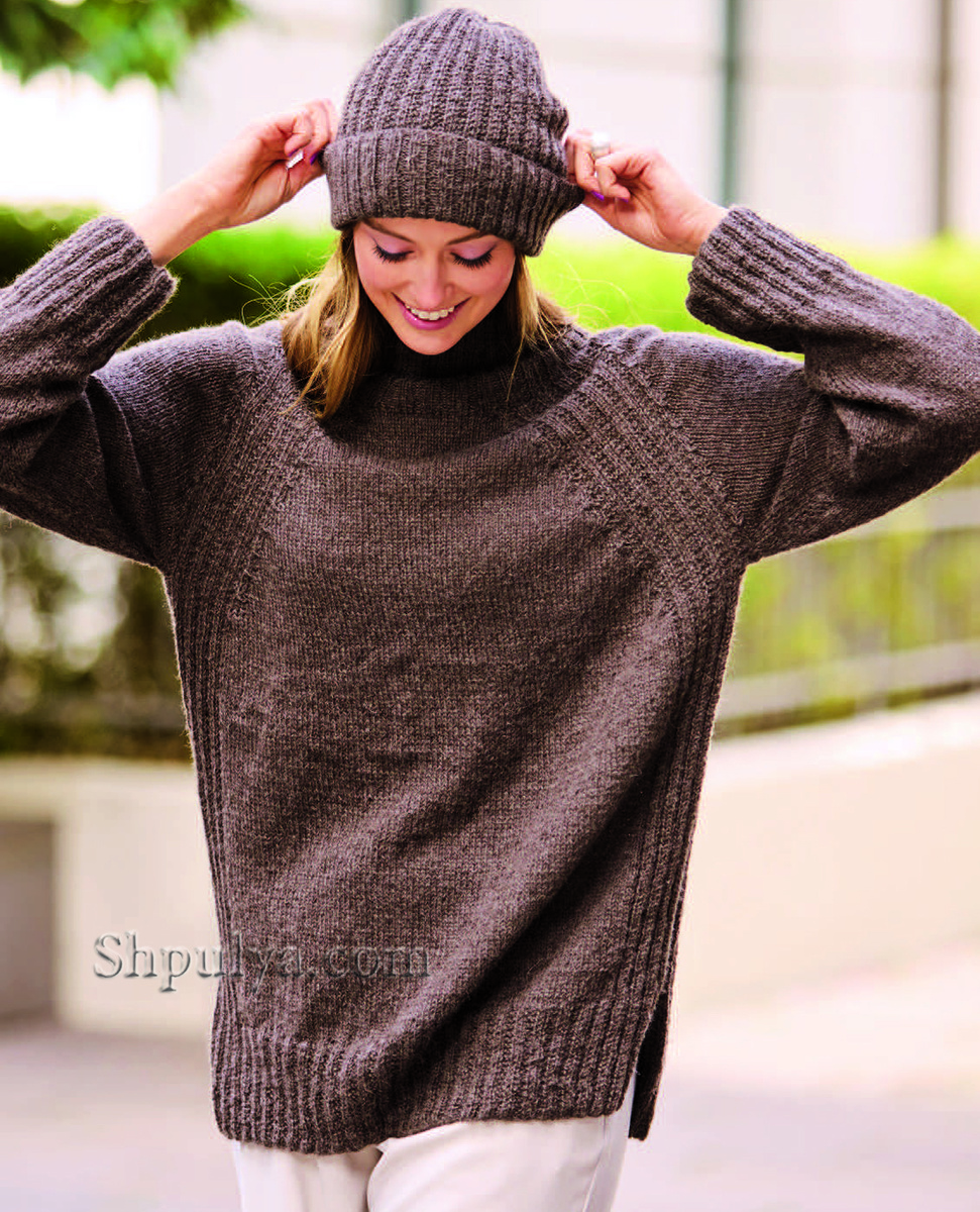Длинный пуловер реглан с боковыми разрезами и шапка с отворотом