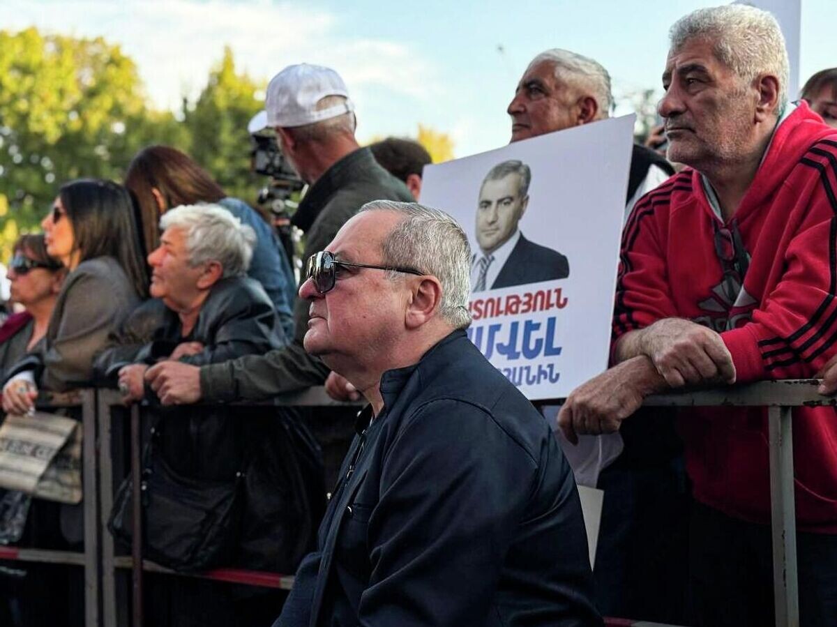    Митинг в поддержку арестованного в Армении предпринимателя Самвела Карапетяна | © РИА Новости / Стрингер