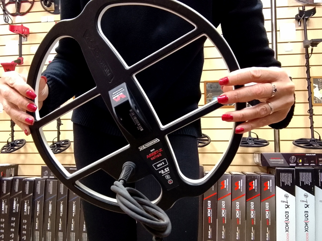 12,5 дм, и это не самая большая, есть и 19-дюймовая (48 см).