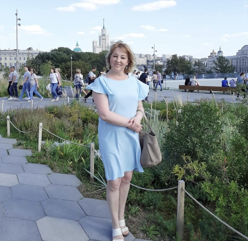 Здесь мне уже тяжело, очень, организм уже не выдерживает, но на фотографии я собралась …Уже на анти…сантах…