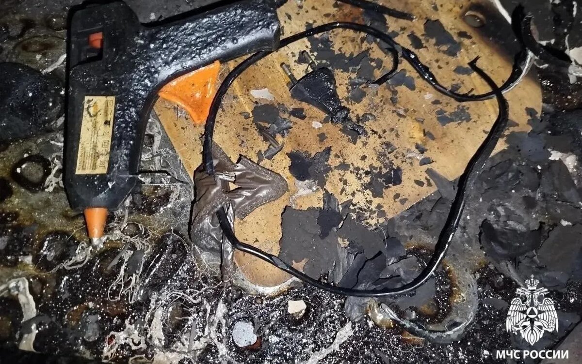    Квартира загорелась в Удмуртии из-за клеевого пистолета