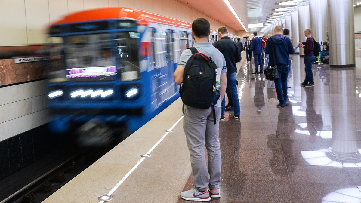 За создание помех движению пассажиров в метро можно получить штраф в 2000 рублей
