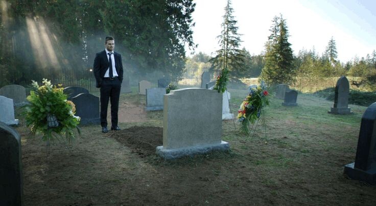 Покойники наблюдают за своими похоронами.