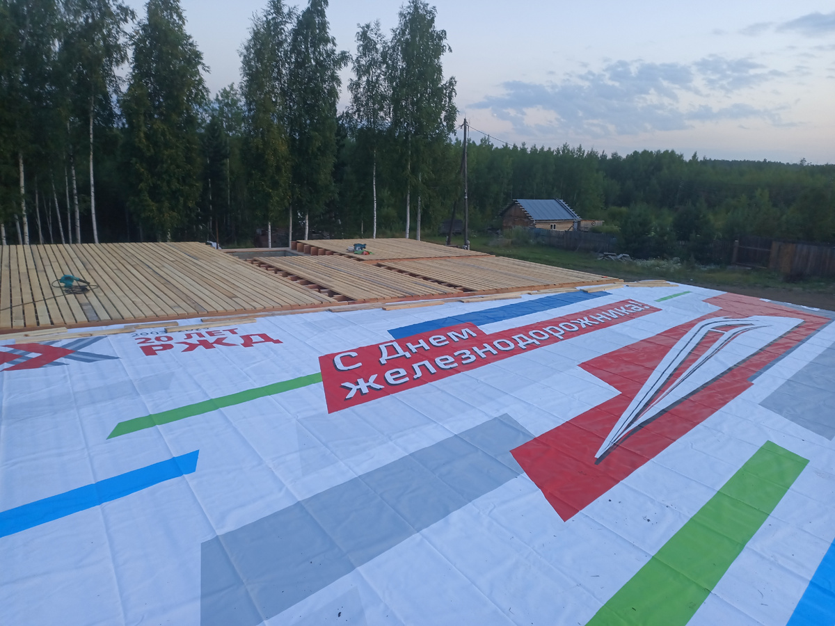 Вот такая красивая временная "крыша" на гараже 