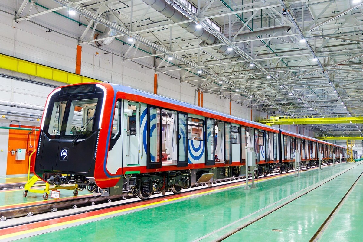    Новый состав "Москва-2026" начал работу на Замоскворецкой линии метро