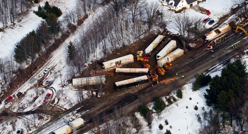 Поезд, разбитый при ударе по стратегическому мосту в Затоке, сняли на видео