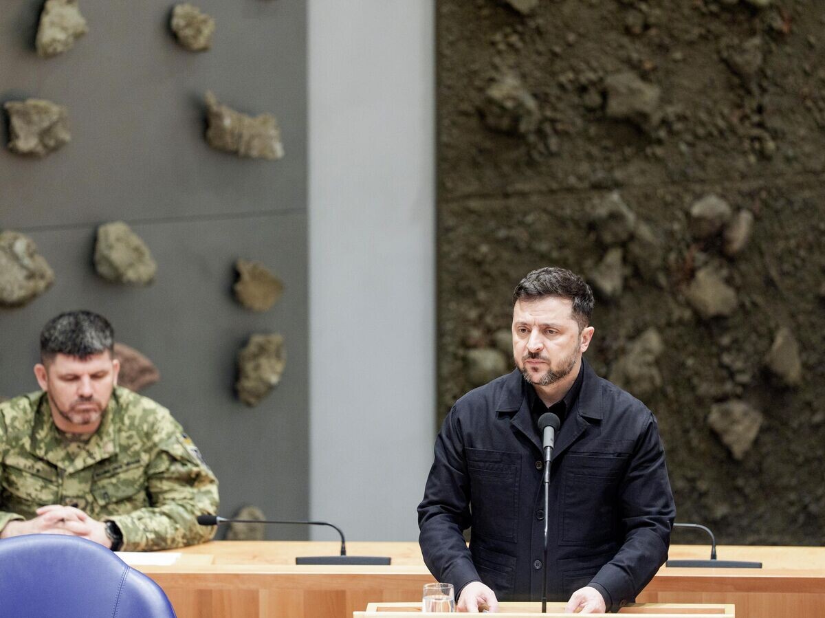    Владимир Зеленский во время выступления в парламенте Нидерландов | © AP Photo / Robin van Lonkhuijsen