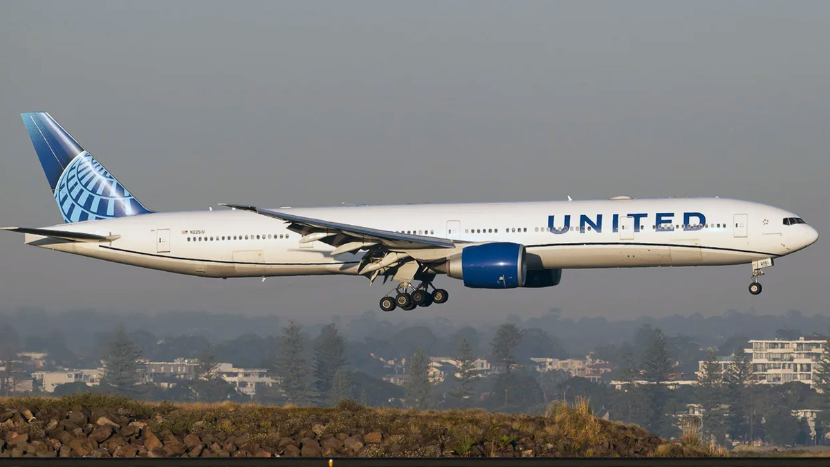 Боинг 777 авиакомпании United Airlines. Tzeman Kenny Ho