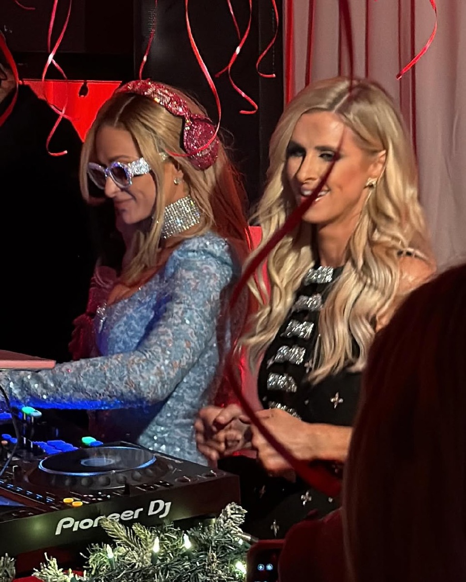     Никки и Пэрис Хилтон Фото: соцсети