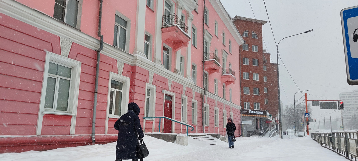 Вот оно, наше общежитие зефирно-розовое!