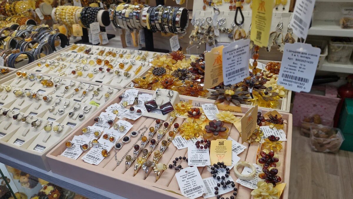 Сувенирные ряды. Фото канала «Гид по России | Путешествия»