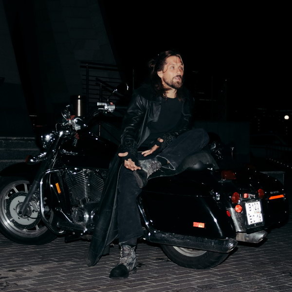     Роман Маякин и Лукерья Ильяшенко сражаются бок о бок в первом тизере нового сезона «Сергия против нечисти»