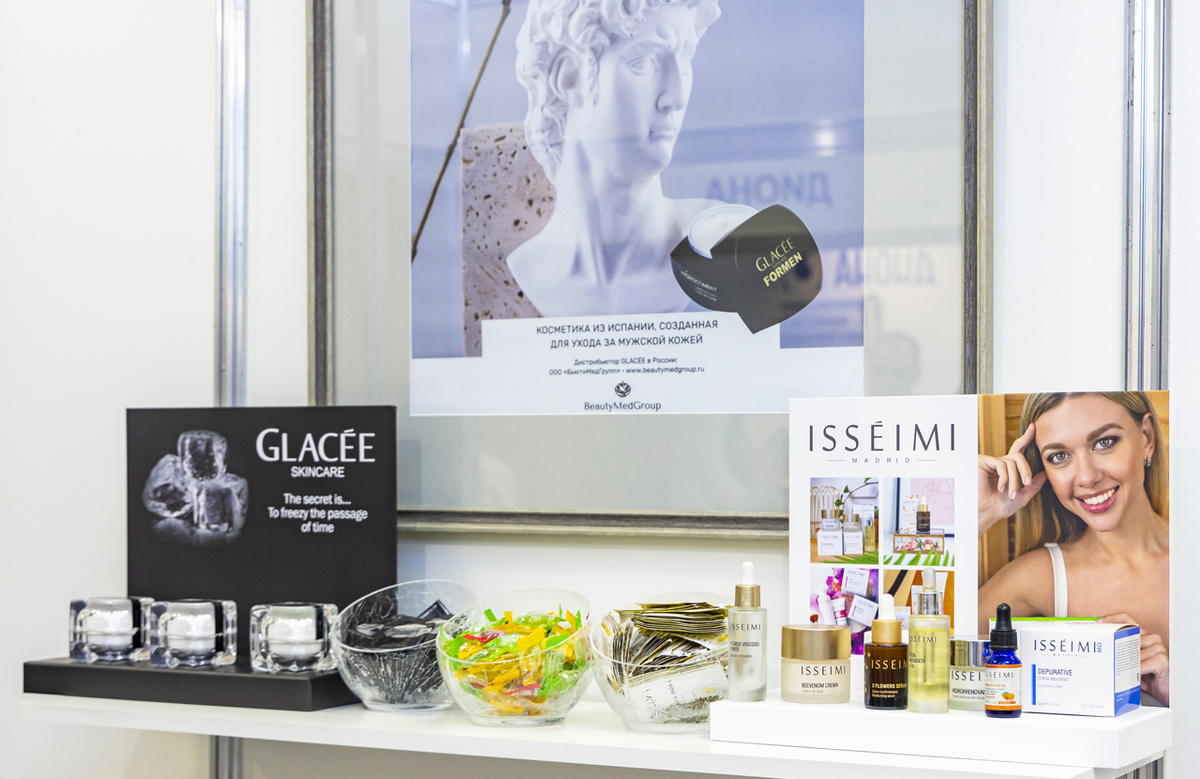 ISSÉIMI – собственный косметический бренд одной из старейших лабораторий Испании – Heber Farma, которая уже более 30 лет проводит исследования, разрабатывает и производит средства для поддержания красоты и здоровья кожи.

Heber Farma – эксперт использования эпидермальных факторов роста в косметике. Постулат, которого придерживается концерн Heber Farma – максимальная физиологичность косметических средств и уходов + максимальное включение в формулы натуральных компонентов.