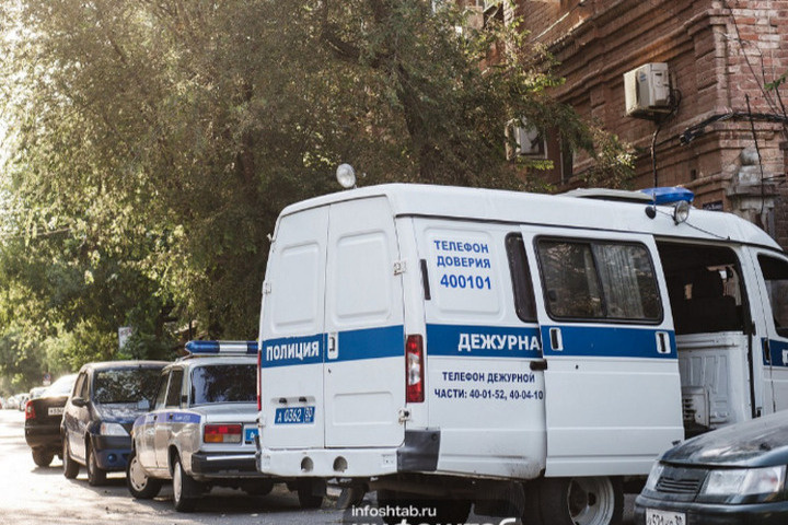 В Астрахани мужчина попал в больницу после попытки разнять драку у кафе