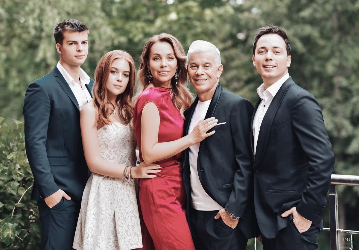    Марина и Олег Газмановы с детьмиСоцсети Марины Газмановой