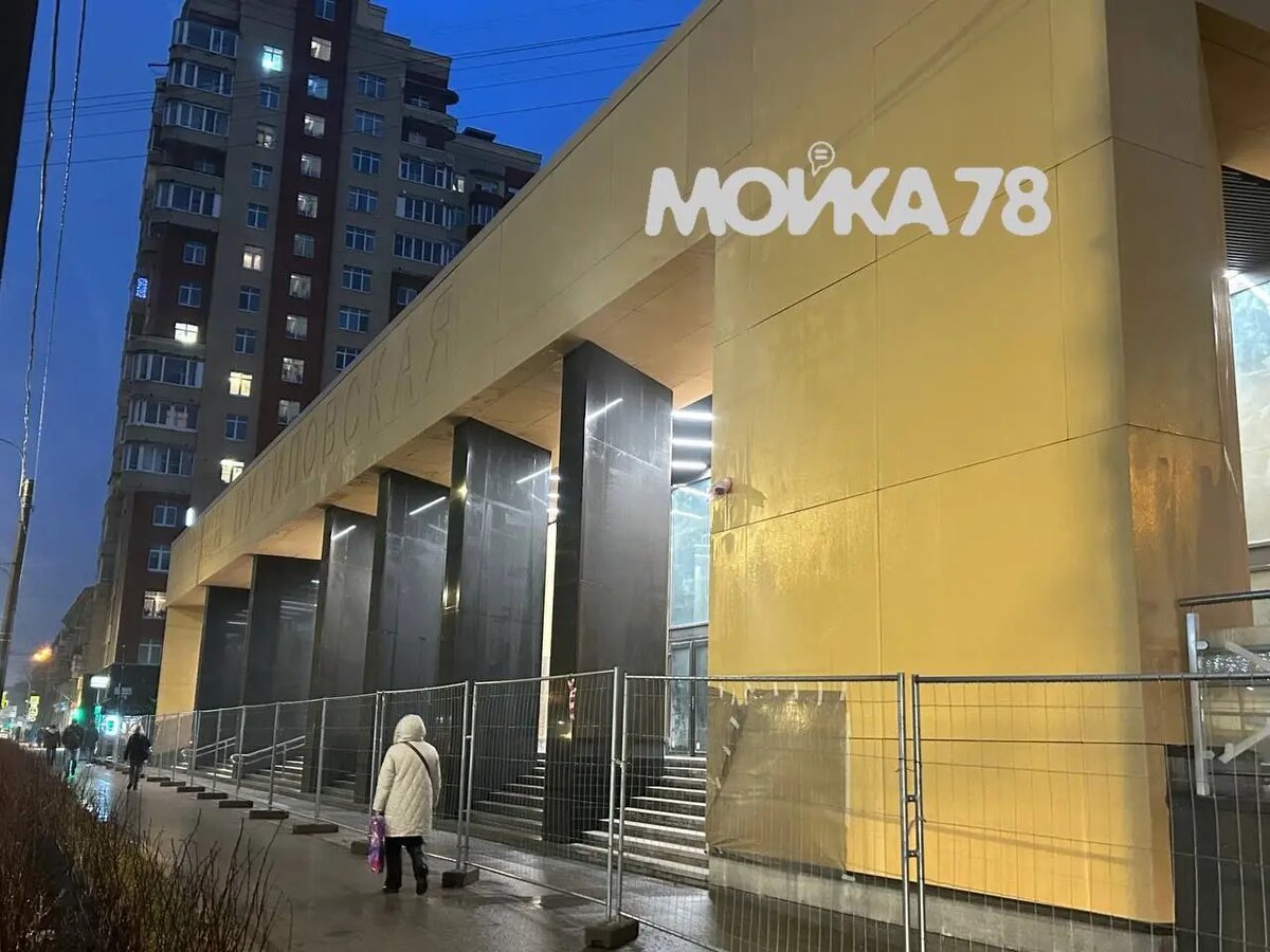    Вестибюль станции метро «Путиловская». Фото: Мойка78