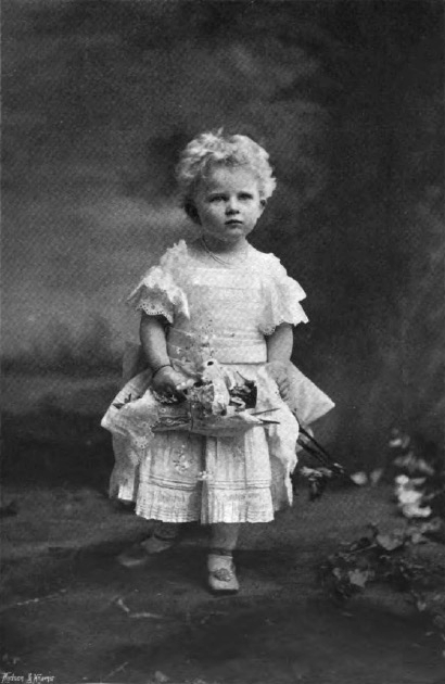 Леди Елена Гиббс — британская аристократка. Племянница Марии Текской. Праправнучка короля Великобритании Георга III. Леди Елена пережила мужа на 37 лет и умерла 22 декабря 1969 года, в Бадминтон-Хаусе.  Её похороны состоялись в церкви Святой Марии в Тетбери, 27 декабря 1969 года.