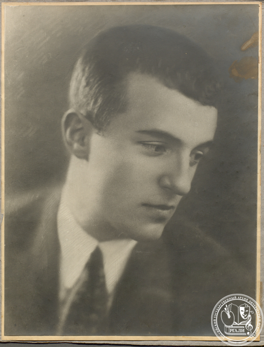 Фотография Г.В. Свиридова. Ленинград. 1937 г. РГАЛИ. Ф. 3333. Оп. 2.