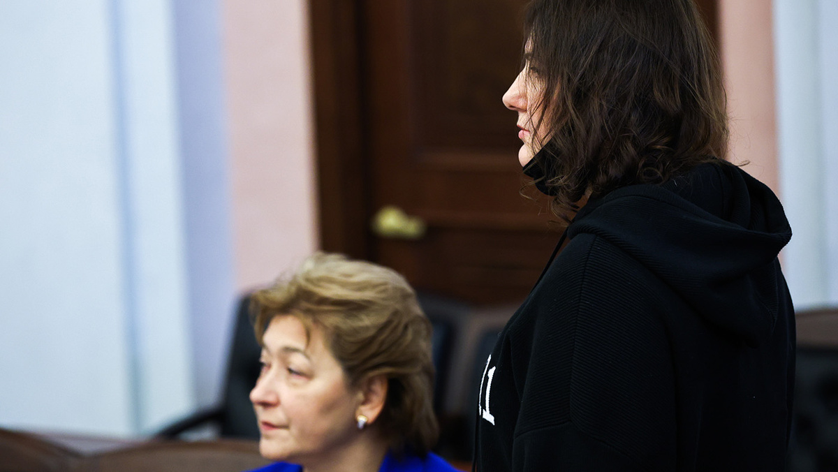    Полина Лурье и ее адвокат Светлана Свириденко 
Михаил Терещенко / ТАСС