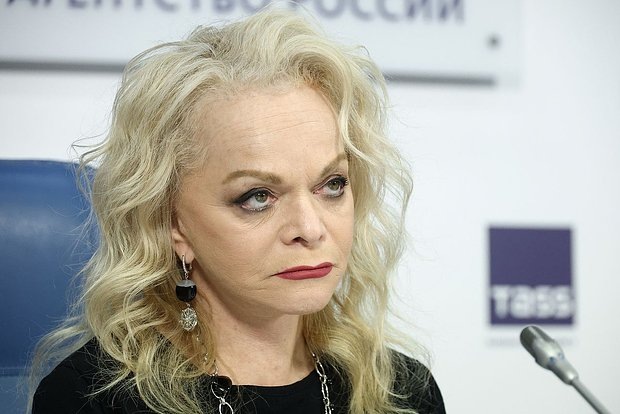 Лариса Долина