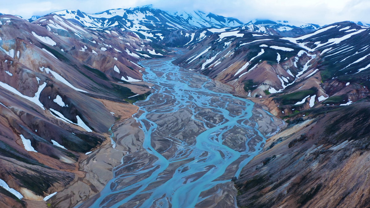     Фото: Photos 611/Shutterstock/FOTODOM Если измерить в образце горной породы соотношение исходного радиоактивного изотопа и продукта его распада, можно вычислить время, прошедшее с момента образования этой породы. Но надо знать время распада радиоактивного изотопа